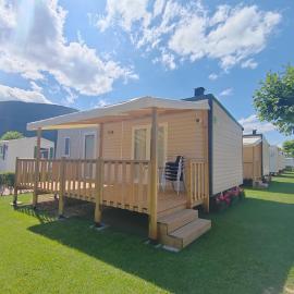 Camping Rio Nela, מלון בTrespaderne