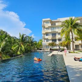 By The Sea Beach Luxury Resort - Batu Ferringhi
