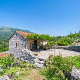 Cozy Home In Gruda With Wifi