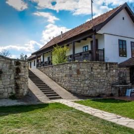 Kemencés Vendégház, hotel u gradu 'Vanyarc'