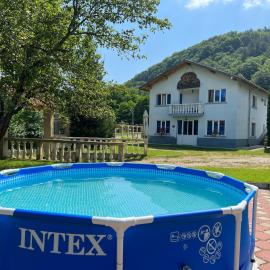 Vacation Home Yoanna, hotel di Tryavna