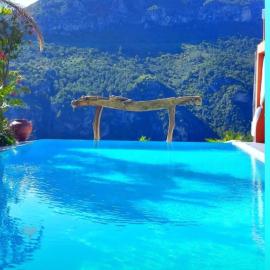 DDG Retreat, hotel a Casares