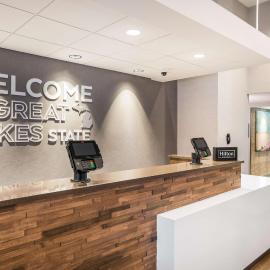 Hampton Inn & Suites Houghton、ホートンのホテル