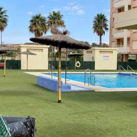 A&N Spacious Beach Apartment with Pool & Parking, hotel in Torre del Mar
