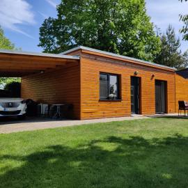 Apartman pod lipou - samostatny objekt - carport, Hotel in Jaroměř