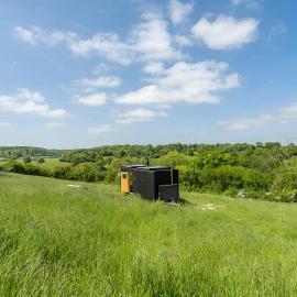 Secluded Offgrid Cabin w/ Sunset View & Fireplace, hotel in Canterbury