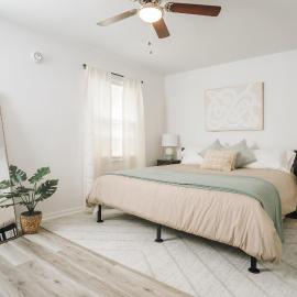 Tranquil Luxury: Modern Comfort!