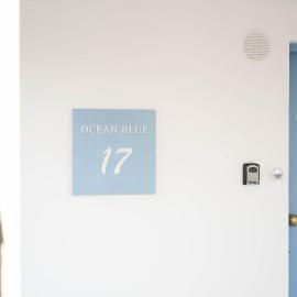 Ocean Blue House 17, hotel u gradu Meneou