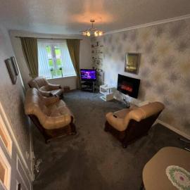 1 bed apartment in secure and convenient location, hotel in Greenock