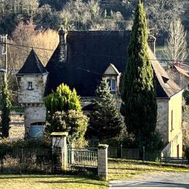 Maison périgourdine avec spa, hotel in Saint-Cyprien