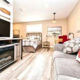 RainCoast Retreat at Shawnigan Lake!, hotel in Shawnigan Lake