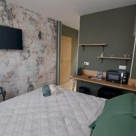 Dandy - studio confort, espace café, petite cour privée au coeur de Nogent, hotel in Nogent-le-Rotrou