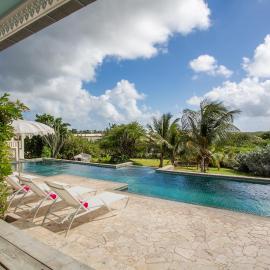 A Beautiful Villa Curacao with large pool and tropical garden, hotel din Jan Thiel
