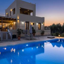 Villa Luna, 5 bedrooms, Private Pool, Hot Tub, Garden, hotel i Skalánion