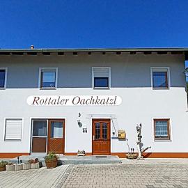 Rottaler Ferienhaus - Rottaler Oachkatzl، فندق في Roßbach