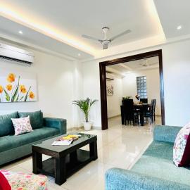 BluO 3BHK Golf course road with Balcony and Lift