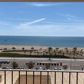 Vistas frontales al mar, hotel in Empuriabrava