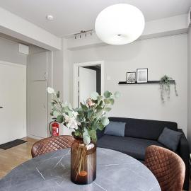 LL Properties - H99 Main Street Stay, hotel in Akureyri