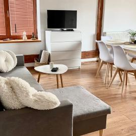 Sunny Attic Apartment, hotel di Zvolen