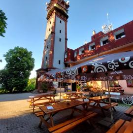 Hotel Vyhlídka, hotelli kohteessa Lomnice nad Popelkou