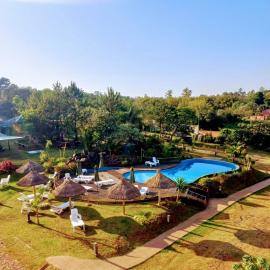 Irová Apart Hotel, מלון בפוסאדאס