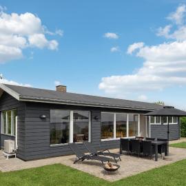 3 Bedroom Beautiful Home In Ebeltoft, hotel di Ebeltoft