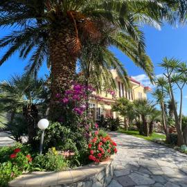 Villa Marina B&B, hotel en Cleto
