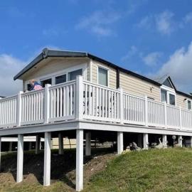 Sea Breeze Cabin، فندق في بول
