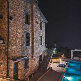 Three Dots Boutique Suites, hotel i Soúlion