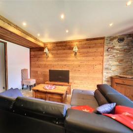 Chalet confortable 8-10 pers. près des pistes, terrasse, parking privé