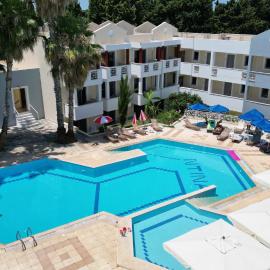 Olgas Paradise Apartments โรงแรมในคอสทาวน์