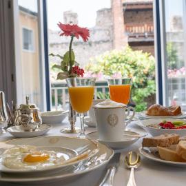 Hotel Villa Cansignorio, hotel v destinaci Lazise