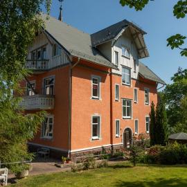 Moderne Ferienwohnung am Thüringer Wald perfekt für Familien, Paare & Urlaub mit Hund, mit Sauna & Balkon, hotel sa Georgenthal