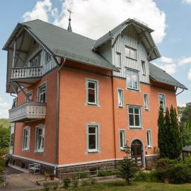 Moderne Ferienwohnung am Thüringer Wald perfekt für Familien, Paare & Urlaub mit Hund, mit Sauna & Balkon, hotel sa Georgenthal