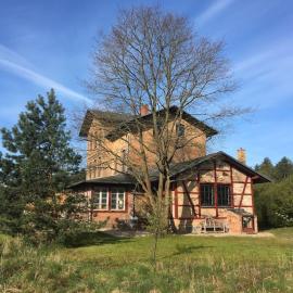 Alter Bahnhof Buschhof - Ferienwohnung Studio, hotell sihtkohas Schwarz