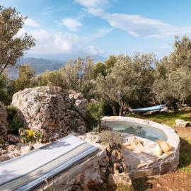 Beautiful Cottage over-viewing Samos bay., hotel di Samos