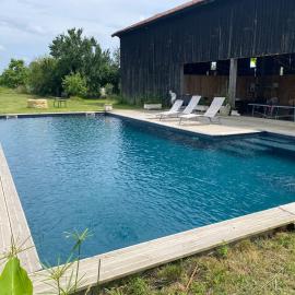 Maison à la campagne avec piscine privée et balnéo, hotel v destinácii Sendets