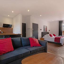 Les Suites Locarno, Parking-Proche gare