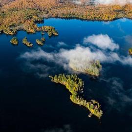 Algonquin Island 'Luxe' Cottage at the edge of the Park, hotell i South River