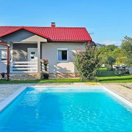 Holiday Home Natura with private pool