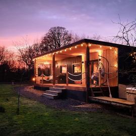 Duns में, होटल Bastle Retreats Cabin with hot tub