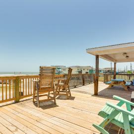 Oceanfront Deck: Surfside Beach Vacation Rental!, hotel in Freeport