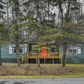 Walk to Lake! All-Season Retreat in Poconos Mtns