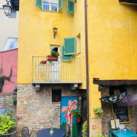 LA GIALLA di Via Silvano 12, hotel in Monforte dʼAlba