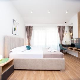 Apartments Sirena - Modern stay with free parking, hotel u Budvi