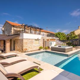 Villa Hrustika - heated pool, jacuzzi & sauna