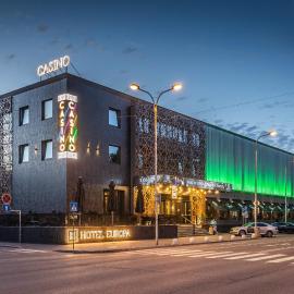HOTEL EUROPA, מלון בקומארנו