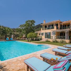 Villa Verdi - Your Family Oasis!, hotelli Vasilikosissa