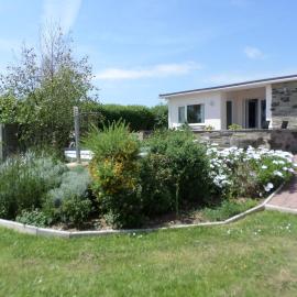 One bedroom bungalow with private garden at Parkland, near Kingsbridge