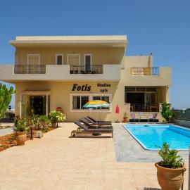 Fotis Studios Apartments، فندق في غوفي
